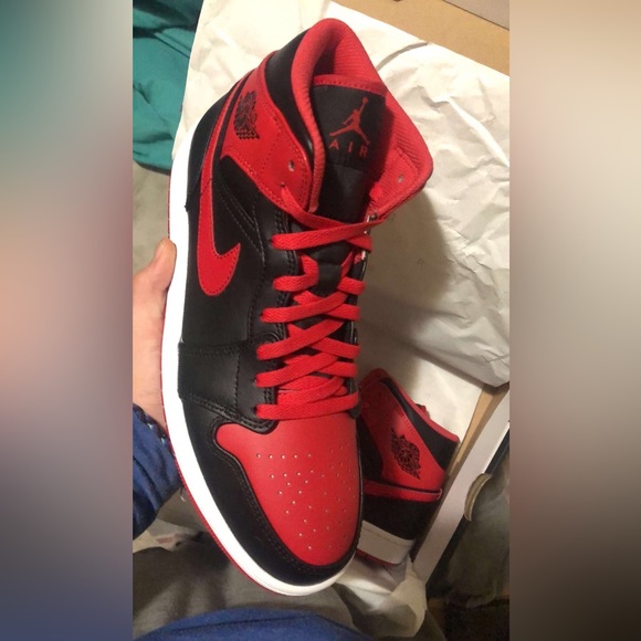 Size 11 Jordan 1 red/black leather never worn - Picture 2 of 4